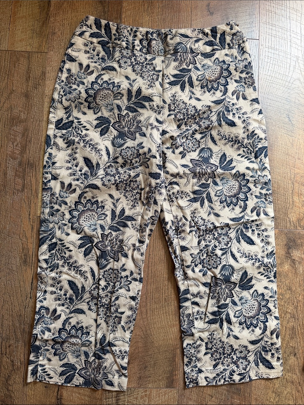 Women's Floral Capri Pants - Beige & Black